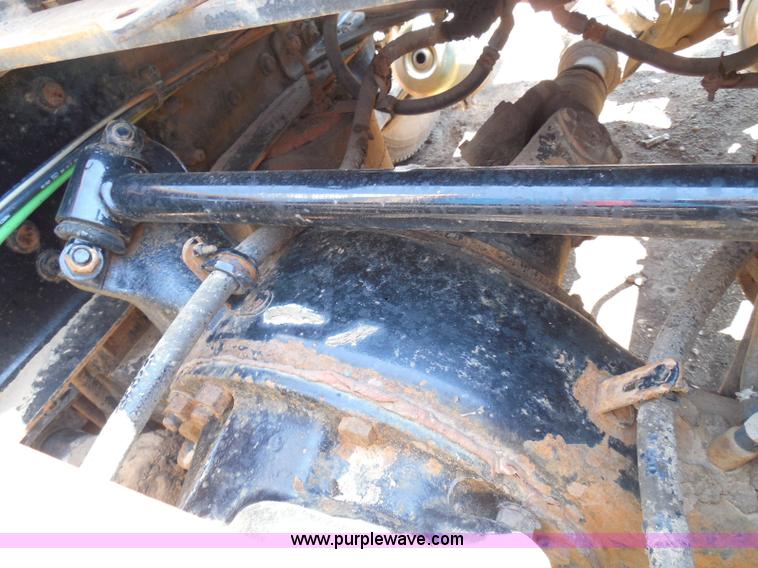 image for item I3463 1997 Freightliner FLD semi truck