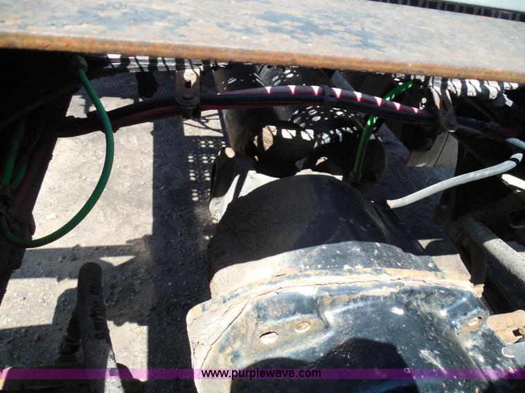 image for item I3463 1997 Freightliner FLD semi truck