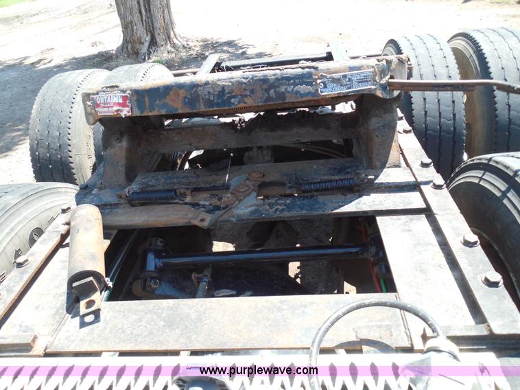 image for item I3463 1997 Freightliner FLD semi truck