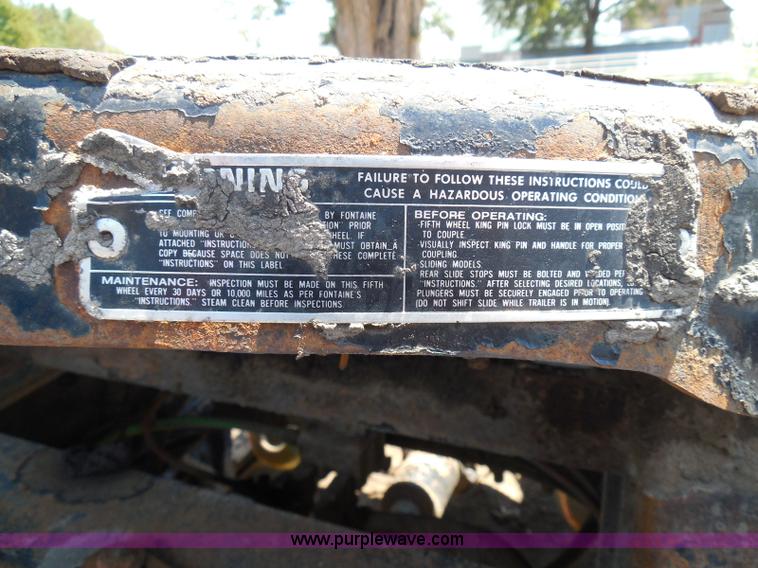 image for item I3463 1997 Freightliner FLD semi truck