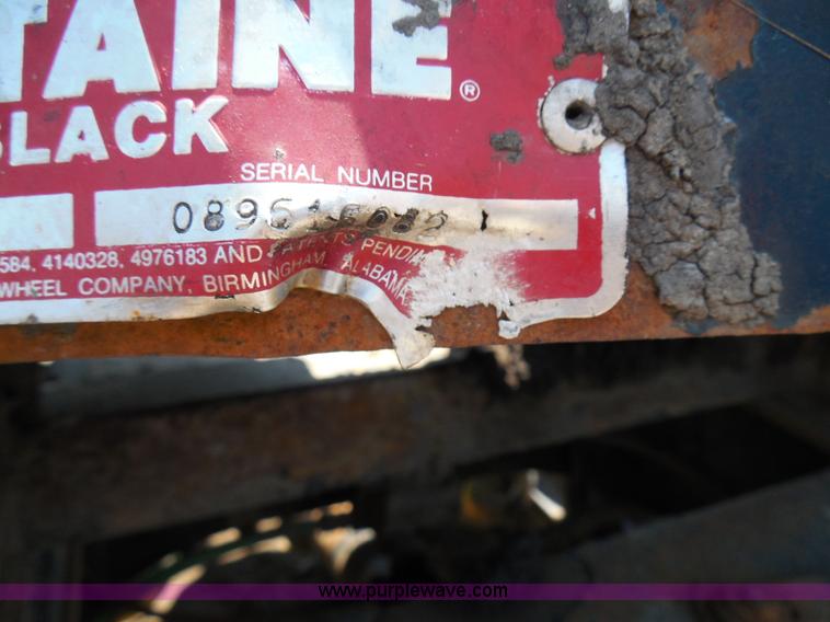 image for item I3463 1997 Freightliner FLD semi truck