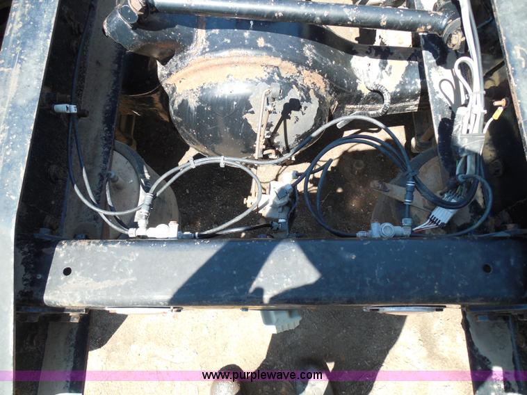 image for item I3463 1997 Freightliner FLD semi truck