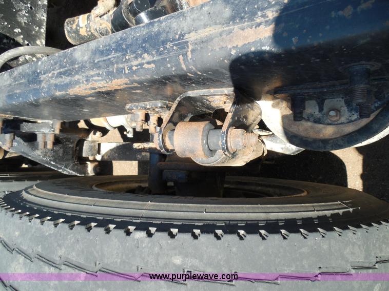 image for item I3463 1997 Freightliner FLD semi truck