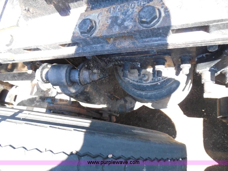 image for item I3463 1997 Freightliner FLD semi truck