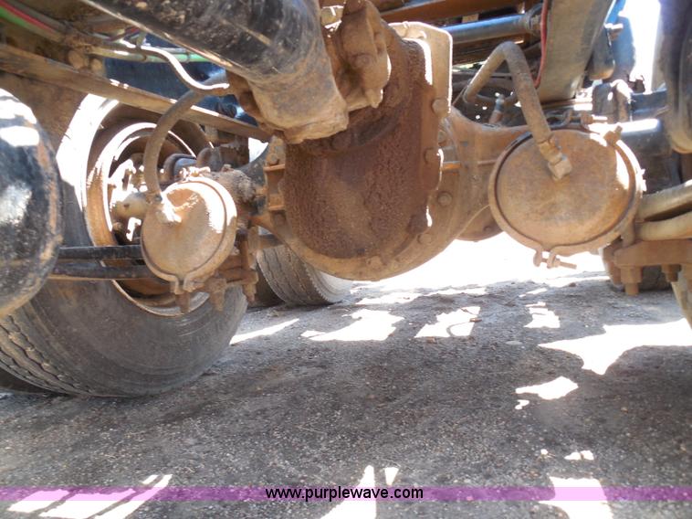 image for item I3463 1997 Freightliner FLD semi truck