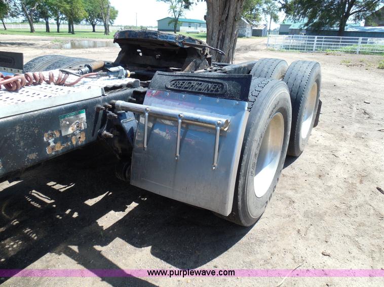 image for item I3463 1997 Freightliner FLD semi truck