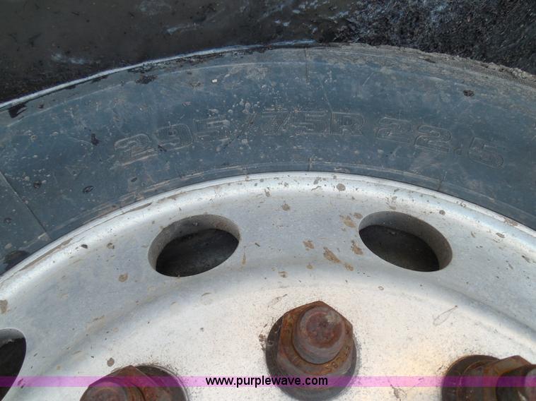 image for item I3463 1997 Freightliner FLD semi truck