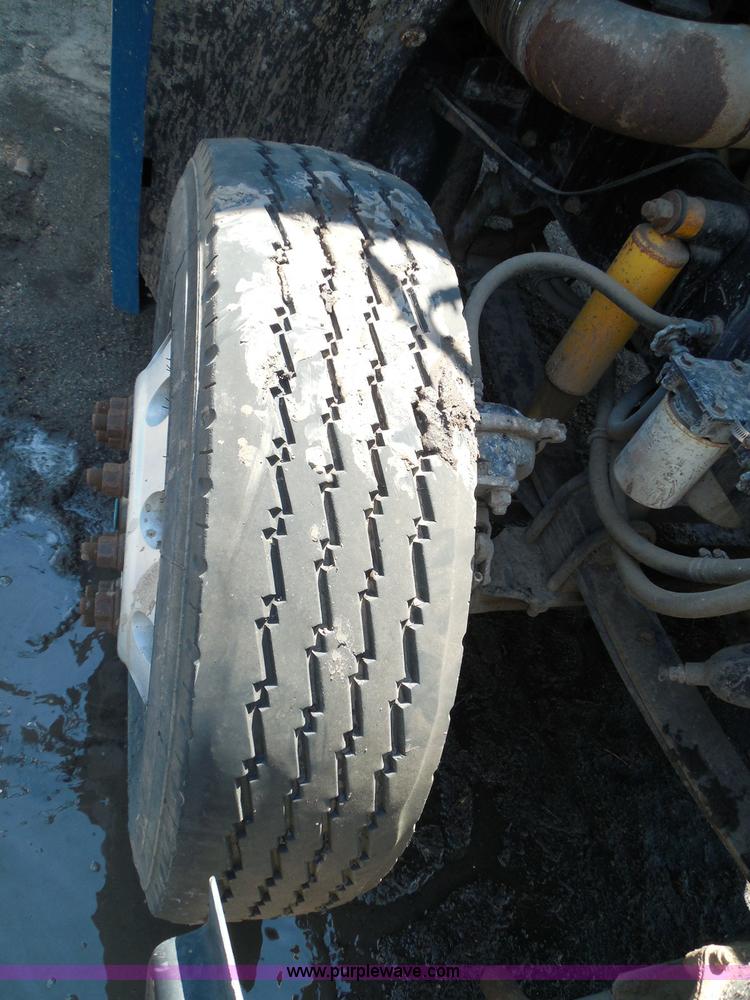 image for item I3463 1997 Freightliner FLD semi truck