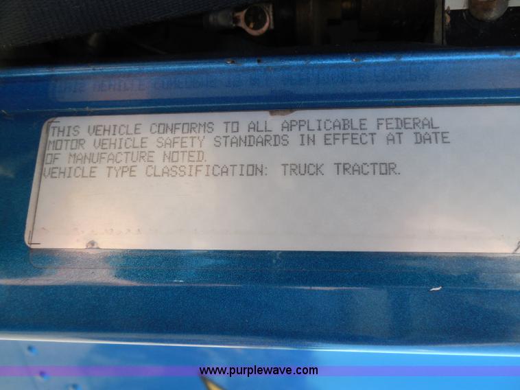 image for item I3463 1997 Freightliner FLD semi truck