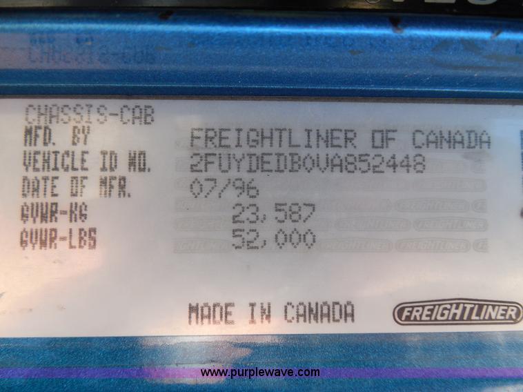 image for item I3463 1997 Freightliner FLD semi truck