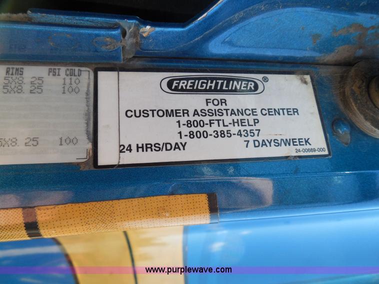 image for item I3463 1997 Freightliner FLD semi truck