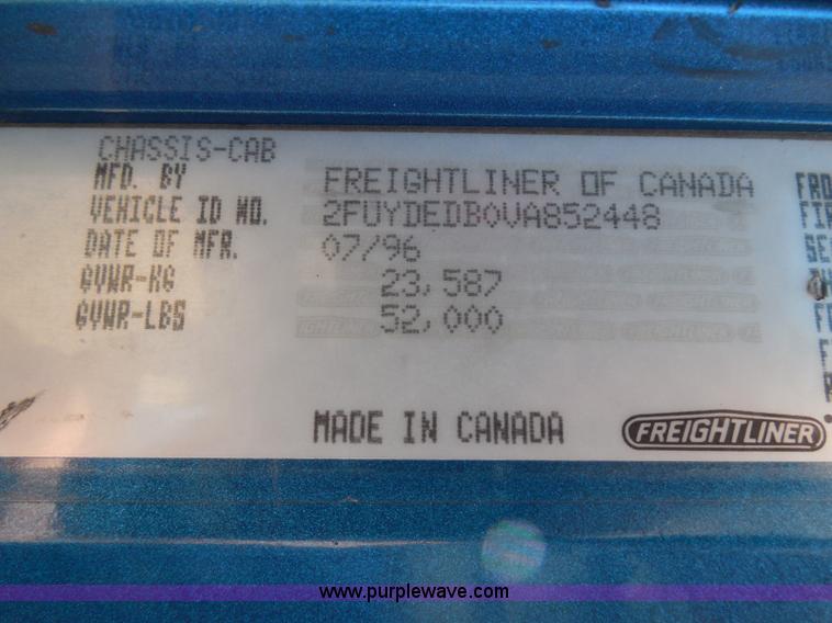 image for item I3463 1997 Freightliner FLD semi truck