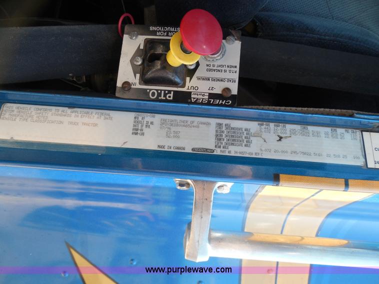 image for item I3463 1997 Freightliner FLD semi truck