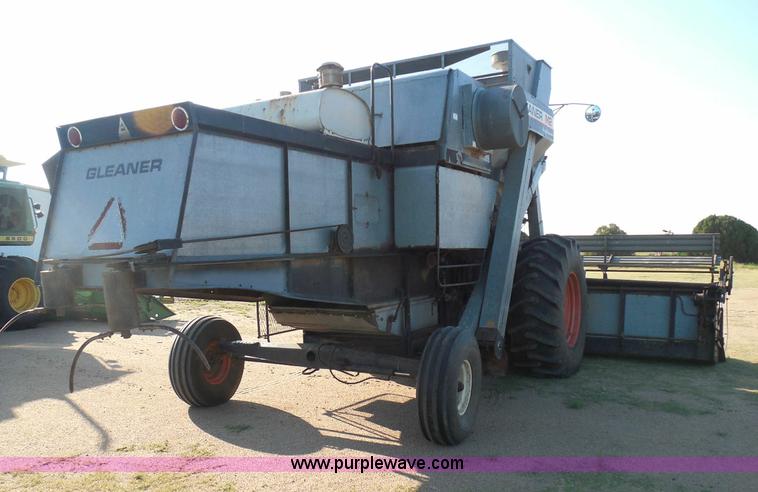 image for item I3465 1977 Gleaner M2 combine