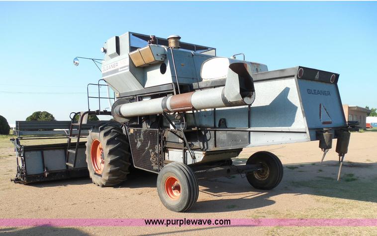 image for item I3465 1977 Gleaner M2 combine