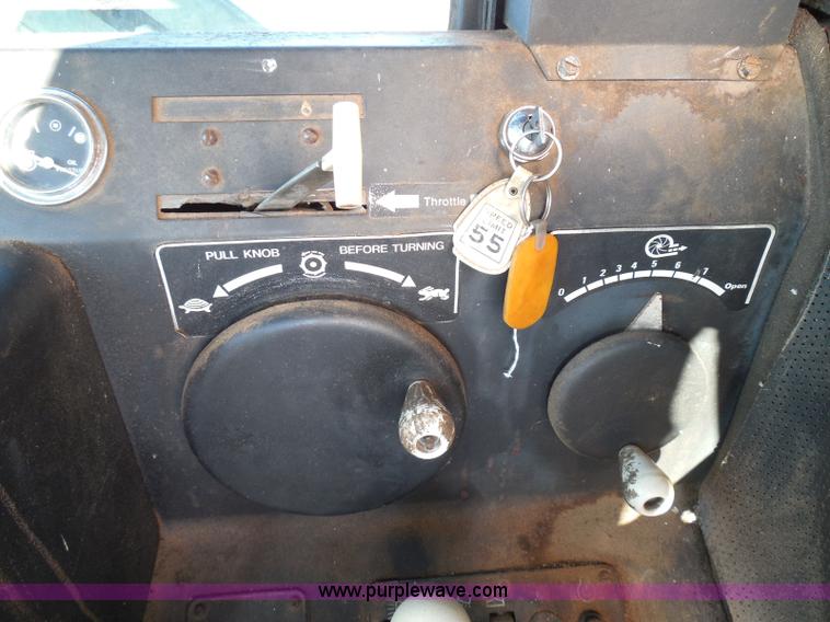 image for item I3465 1977 Gleaner M2 combine