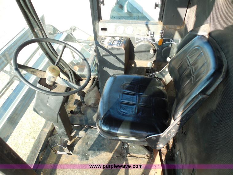 image for item I3465 1977 Gleaner M2 combine