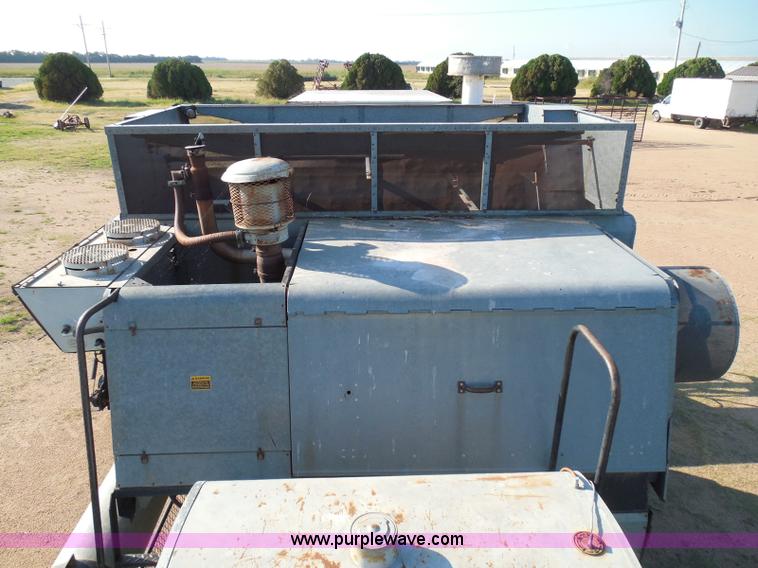 image for item I3465 1977 Gleaner M2 combine
