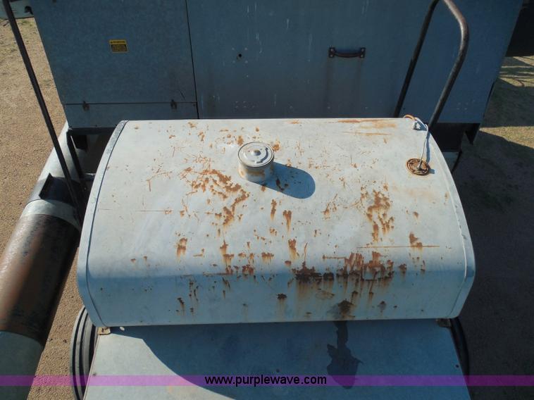 image for item I3465 1977 Gleaner M2 combine