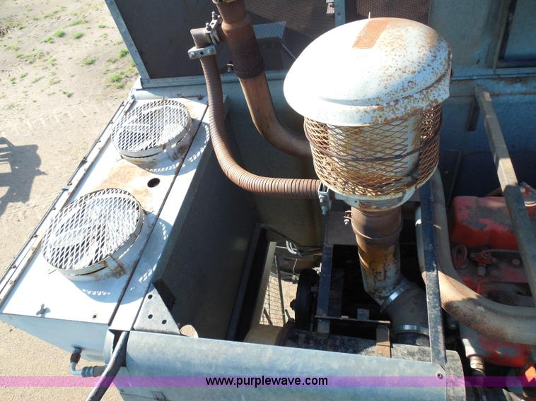 image for item I3465 1977 Gleaner M2 combine