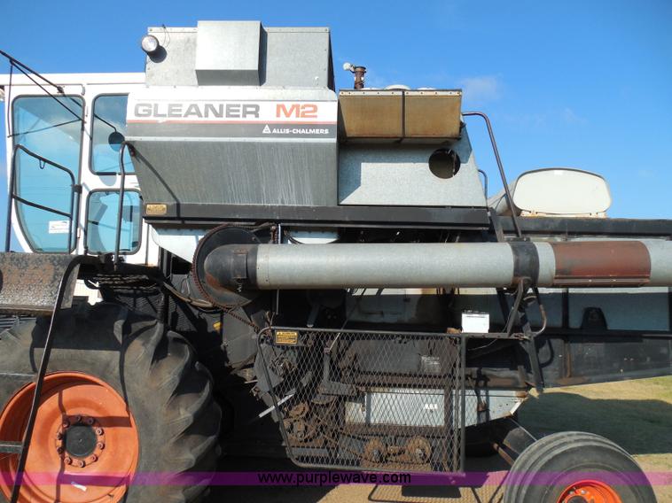 image for item I3465 1977 Gleaner M2 combine
