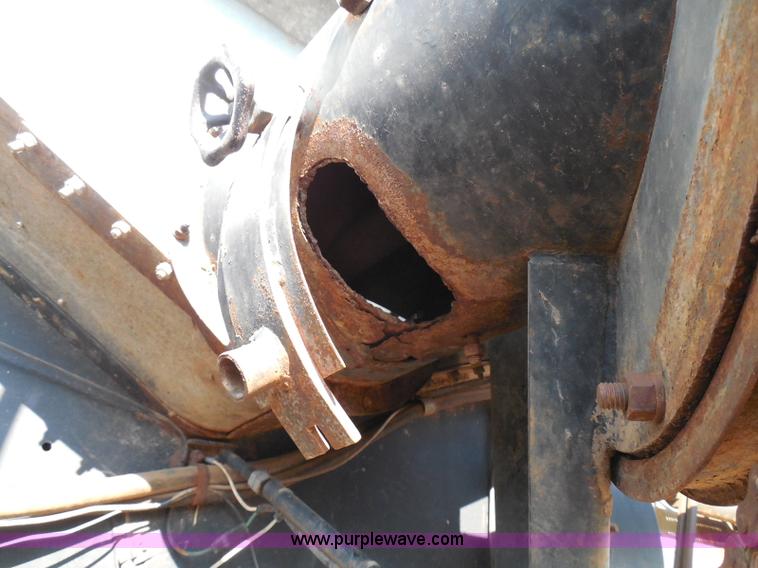 image for item I3465 1977 Gleaner M2 combine