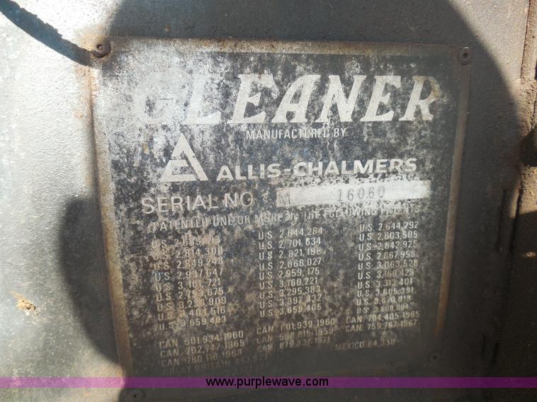 image for item I3465 1977 Gleaner M2 combine