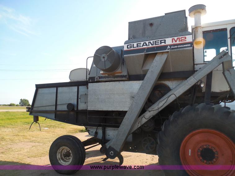 image for item I3465 1977 Gleaner M2 combine