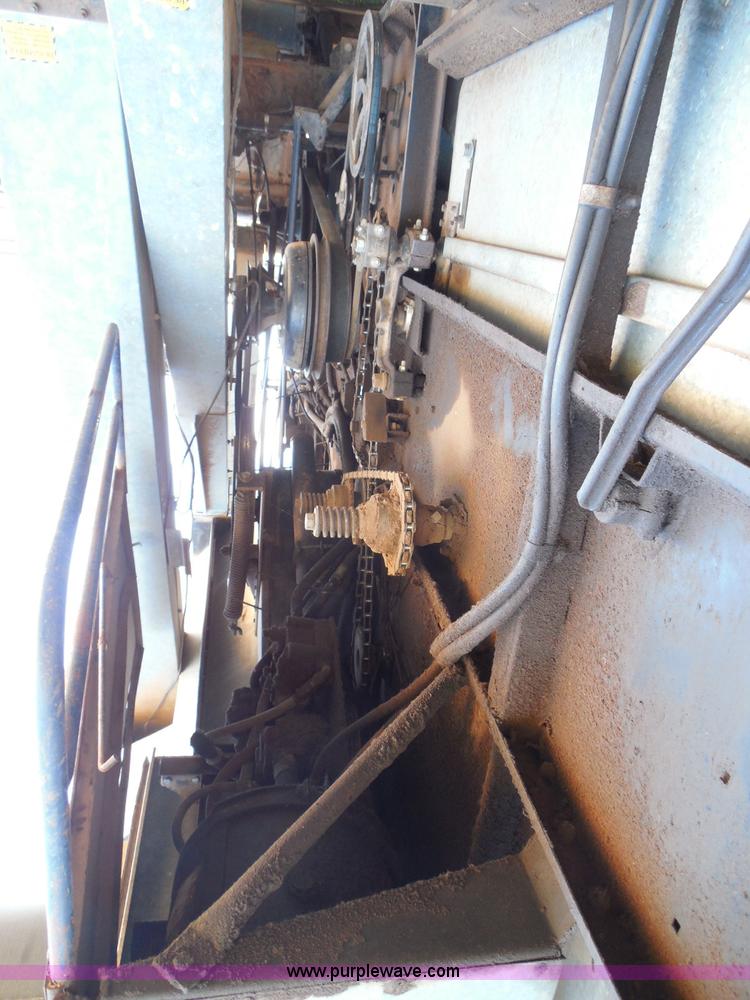 image for item I3465 1977 Gleaner M2 combine