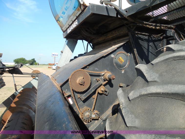 image for item I3465 1977 Gleaner M2 combine