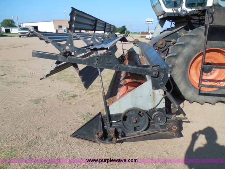 image for item I3465 1977 Gleaner M2 combine