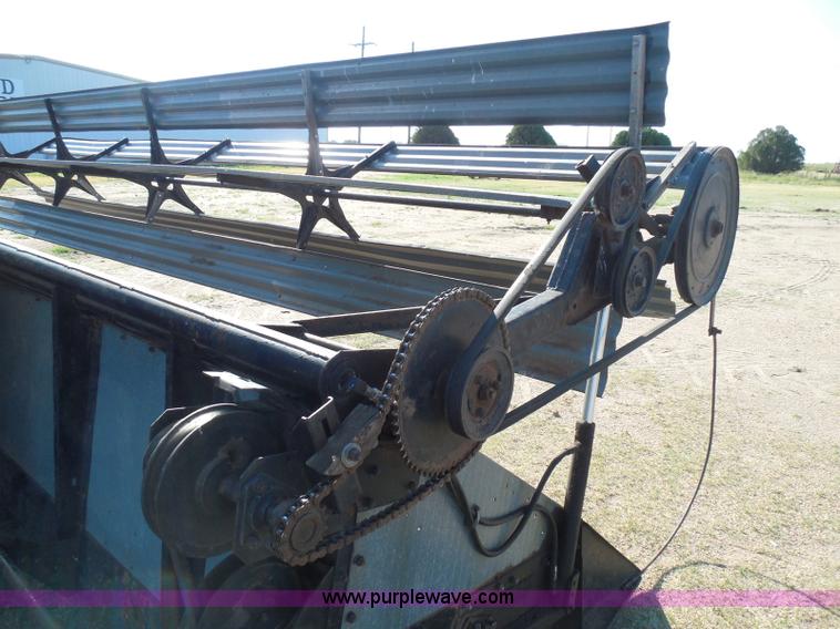 image for item I3465 1977 Gleaner M2 combine