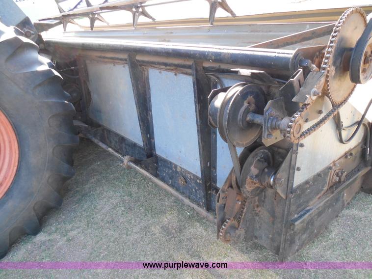 image for item I3465 1977 Gleaner M2 combine