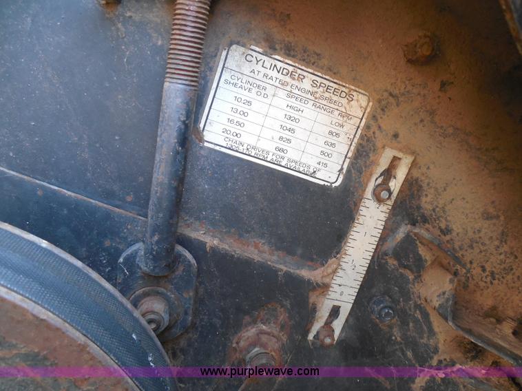 image for item I3465 1977 Gleaner M2 combine