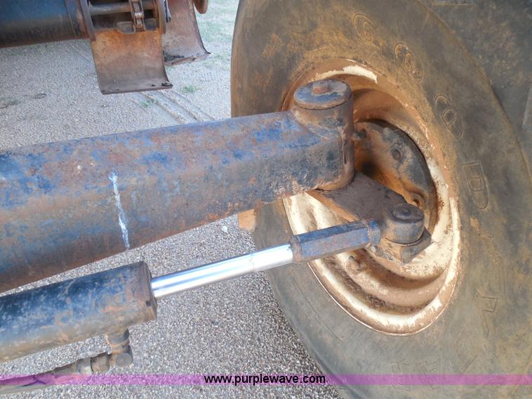 image for item I3465 1977 Gleaner M2 combine