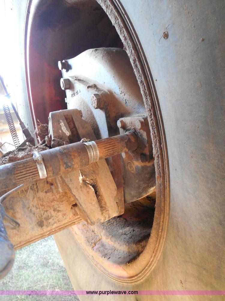 image for item I3465 1977 Gleaner M2 combine