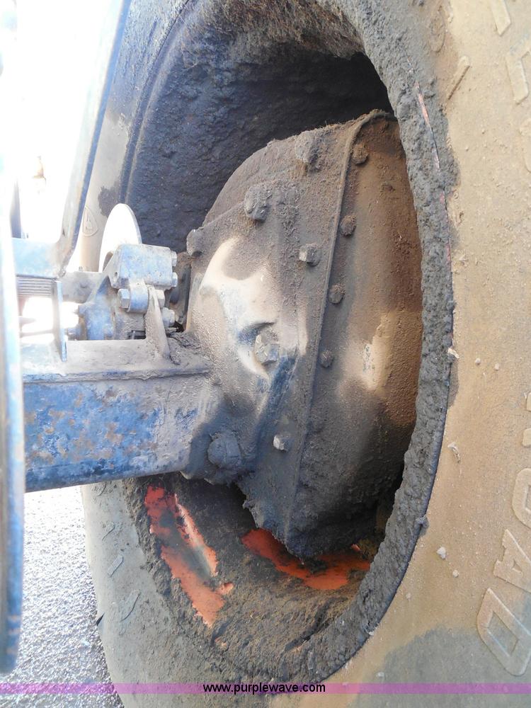 image for item I3465 1977 Gleaner M2 combine