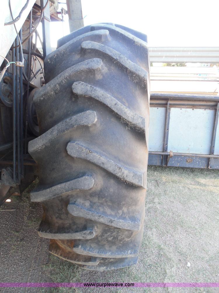 image for item I3465 1977 Gleaner M2 combine