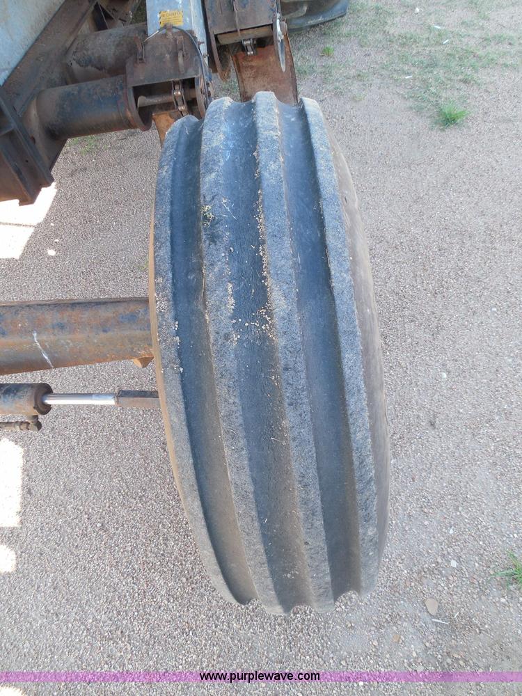image for item I3465 1977 Gleaner M2 combine