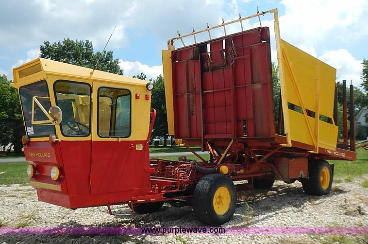 image for item I3521 New Holland 1049 stack cruiser