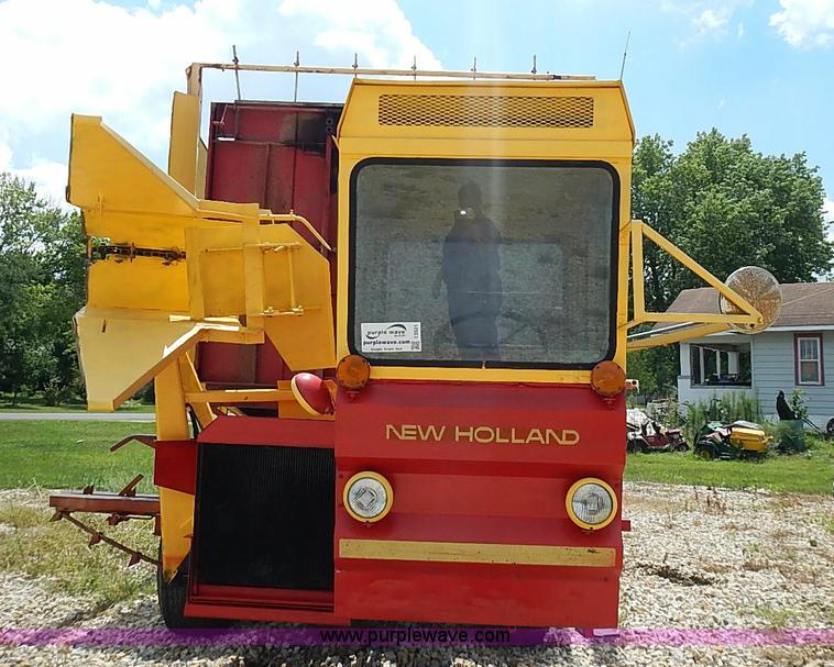 image for item I3521 New Holland 1049 stack cruiser