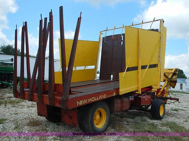 image for item I3521 New Holland 1049 stack cruiser