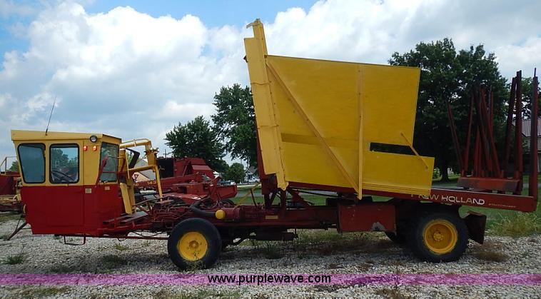 image for item I3521 New Holland 1049 stack cruiser