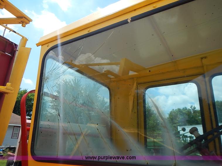 image for item I3521 New Holland 1049 stack cruiser