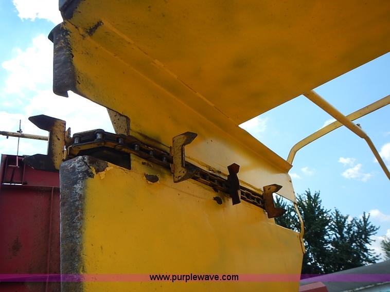 image for item I3521 New Holland 1049 stack cruiser