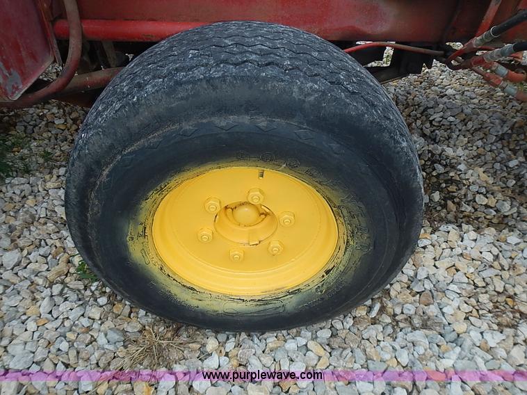 image for item I3521 New Holland 1049 stack cruiser