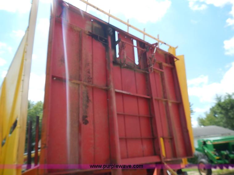 image for item I3521 New Holland 1049 stack cruiser