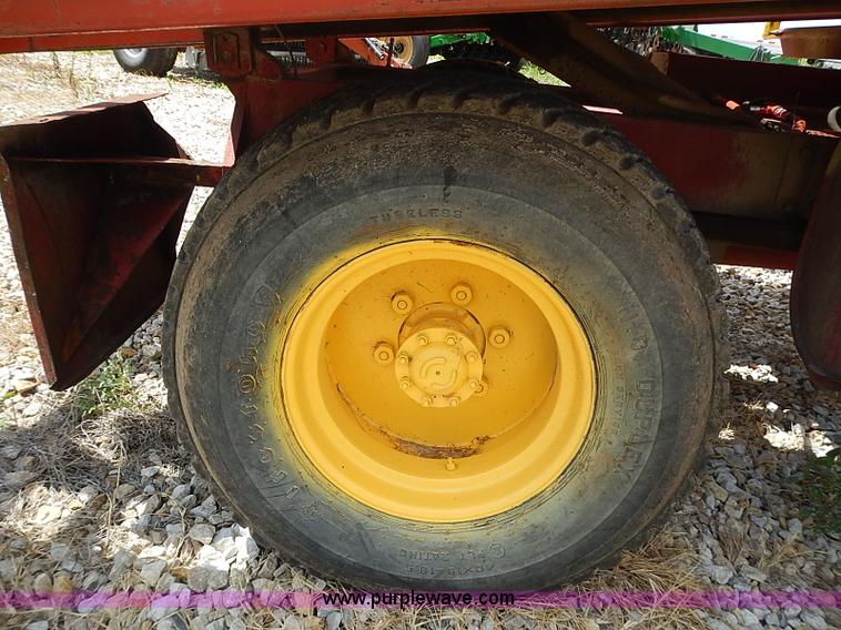 image for item I3521 New Holland 1049 stack cruiser