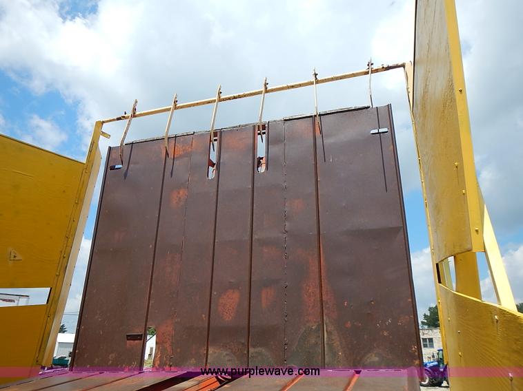 image for item I3521 New Holland 1049 stack cruiser