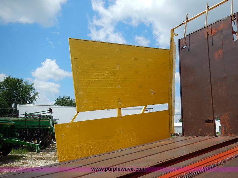 image for item I3521 New Holland 1049 stack cruiser